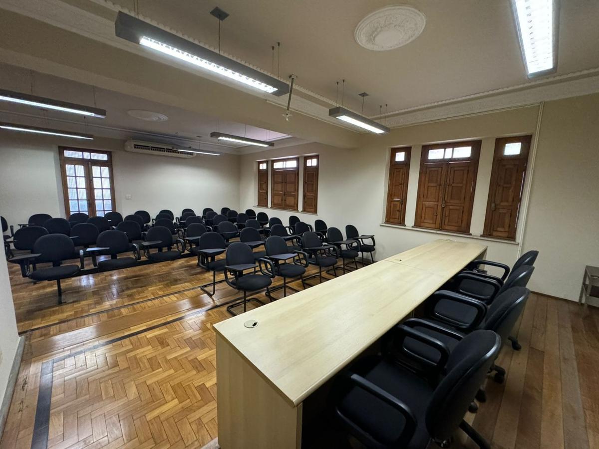 Casa, Funcionários, 10 Quartos, 30 Vagas, 5 Suítes