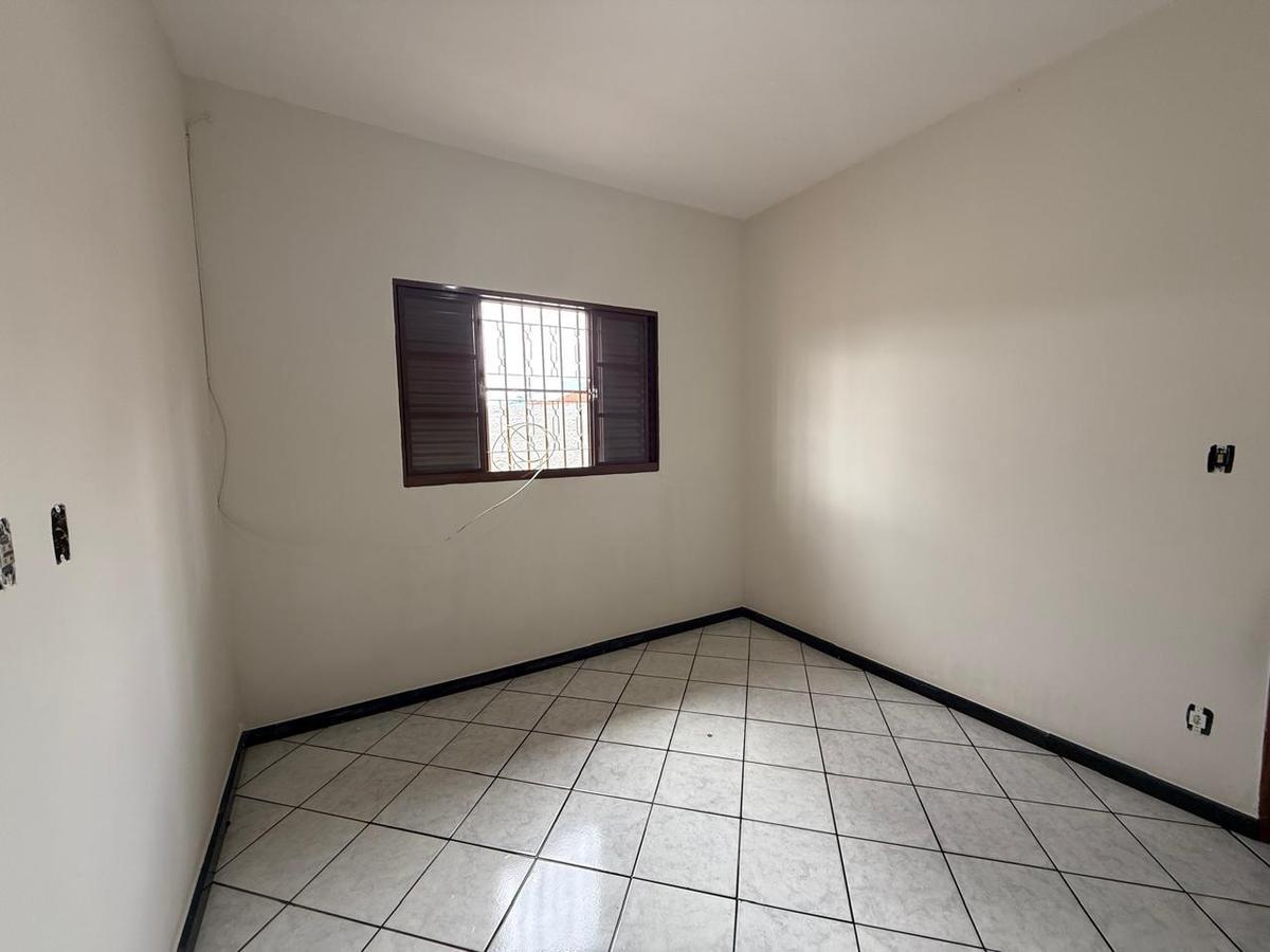 Casa, Heliópolis, 3 Quartos, 4 Vagas, 1 Suíte