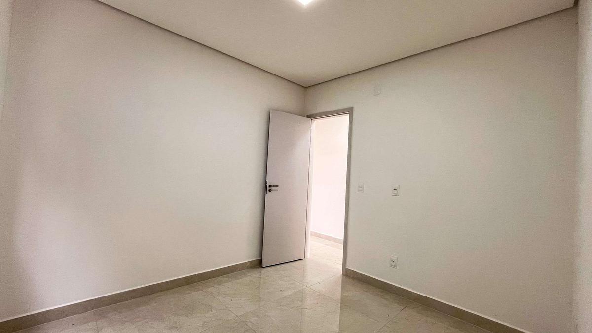 Casa, Santa Branca, 3 Quartos, 2 Vagas, 1 Suíte