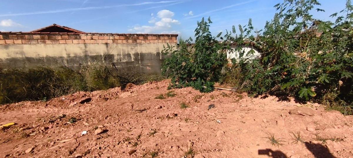 Lote, Vale das Amendoeiras, 0 Quarto, 0 Vaga