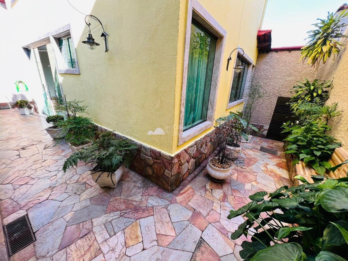 Casa, Santa Branca, 3 Quartos, 4 Vagas, 1 Suíte