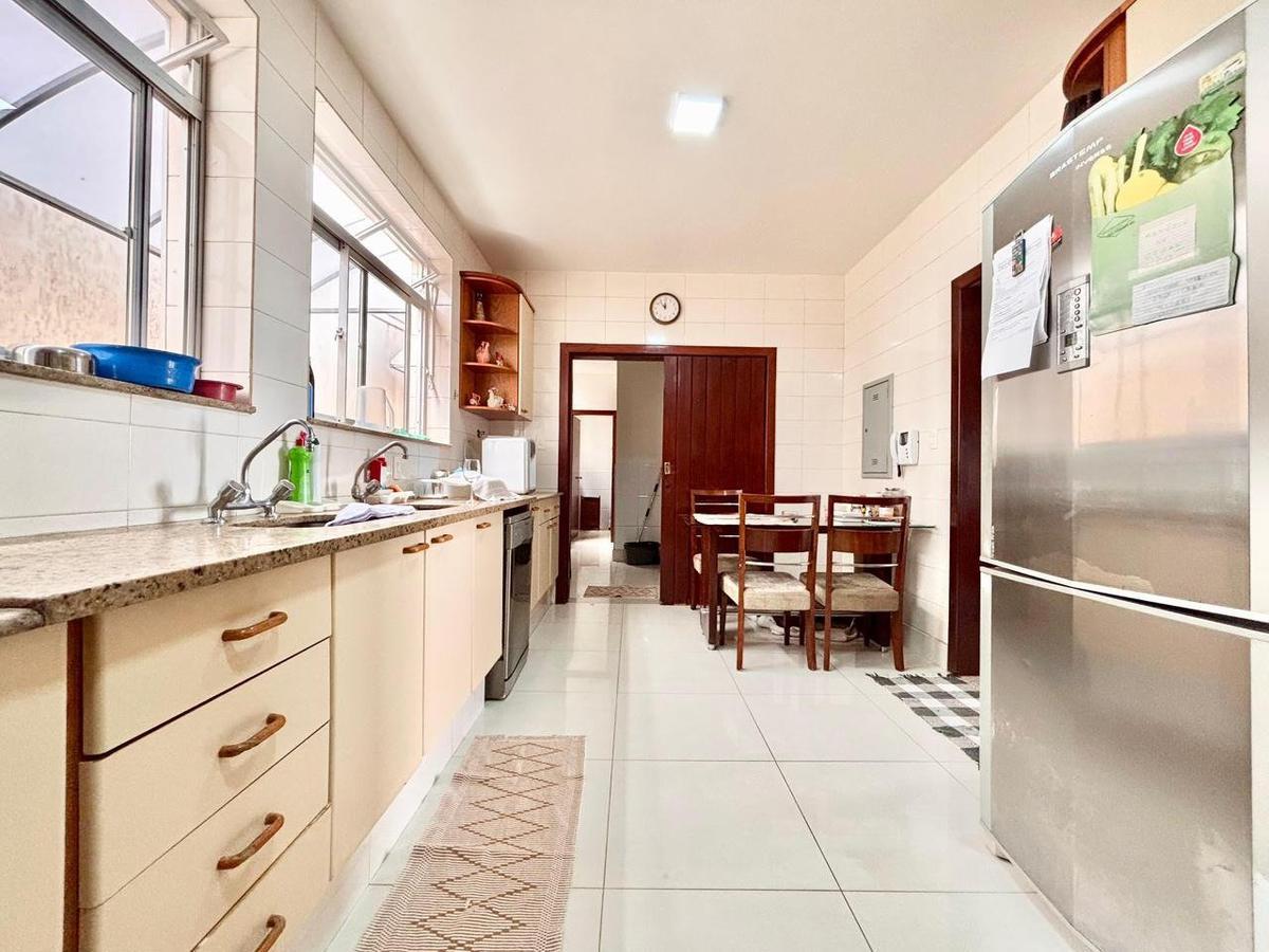 Casa, Castelo, 5 Quartos, 6 Vagas, 2 Suítes