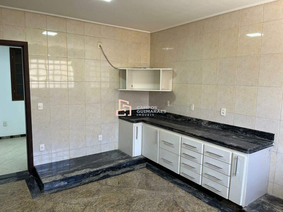 Casa Comercial, Barreiro, 4 Quartos, 5 Vagas, 1 Suíte
