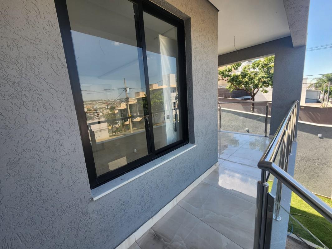 Casa, Cabral, 3 Quartos, 4 Vagas, 1 Suíte