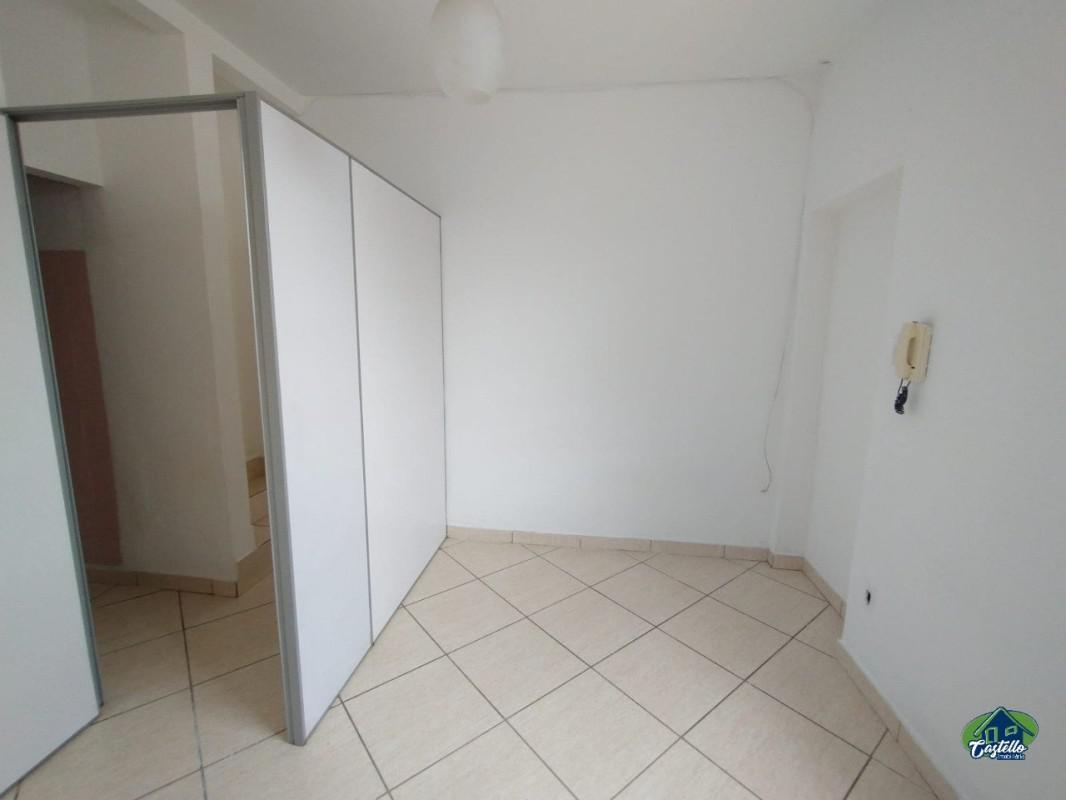 Casa, Cachoeirinha, 2 Quartos, 0 Vaga