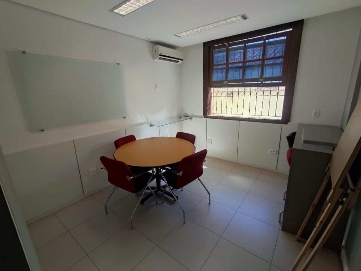 Casa Comercial, Vila Paris, 1 Quarto, 4 Vagas