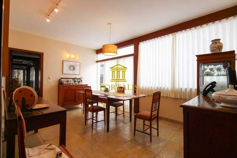 Casa, Serra, 4 Quartos, 5 Vagas, 1 Suíte