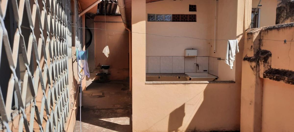 Casa Comercial, Floresta, 2 Quartos, 2 Vagas