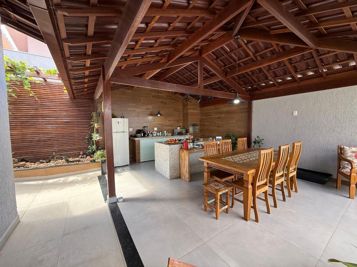 Casa, Itapoã, 3 Quartos, 4 Vagas, 1 Suíte