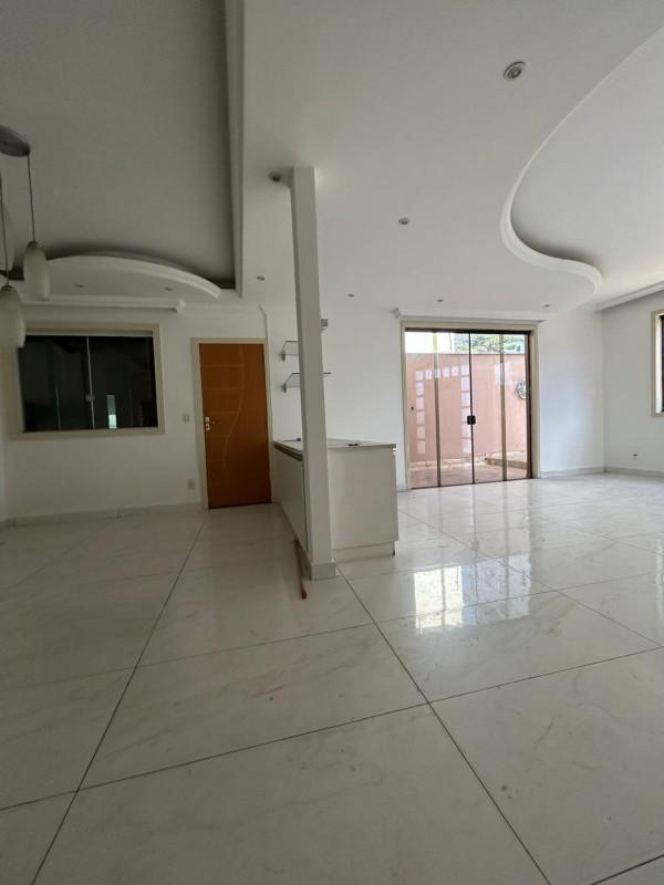 Casa, Castelo, 3 Quartos, 4 Vagas, 1 Suíte