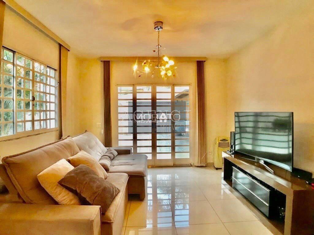 Casa, Cabral, 5 Quartos, 0 Vaga, 1 Suíte