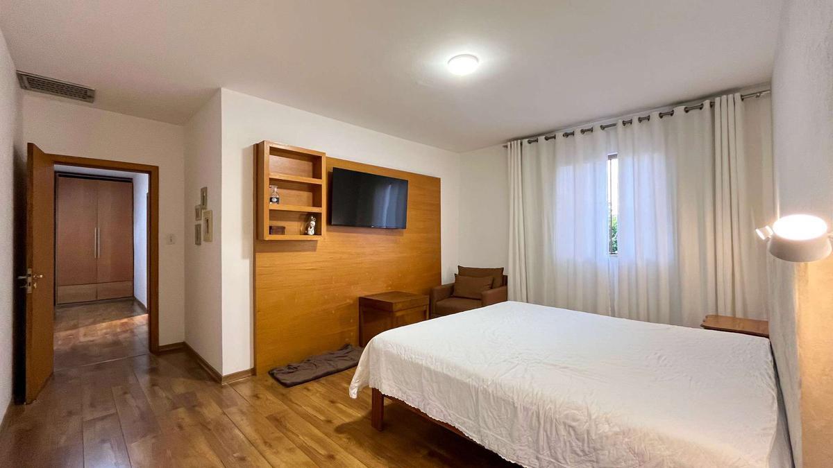 Casa, Castelo, 5 Quartos, 3 Vagas, 1 Suíte