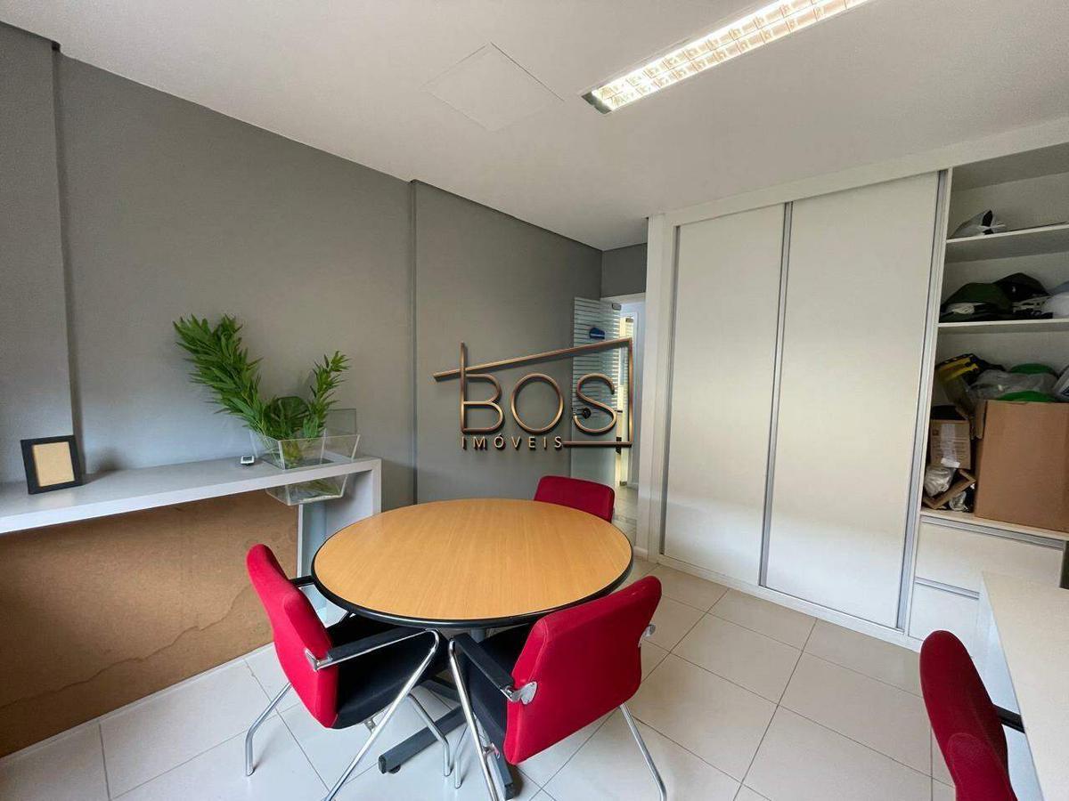 Casa, Vila Paris, 6 Quartos, 4 Vagas