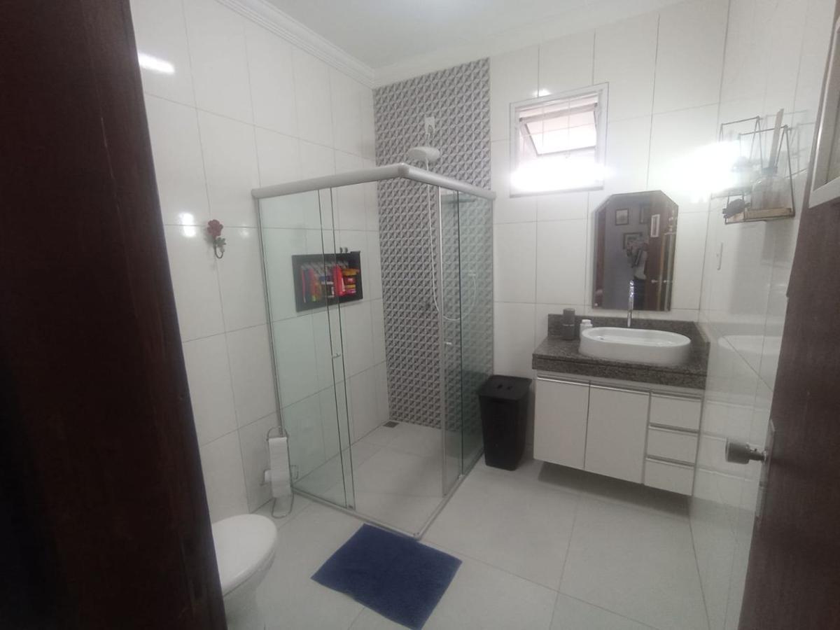 Casa, Santa Cruz, 3 Quartos, 8 Vagas, 1 Suíte