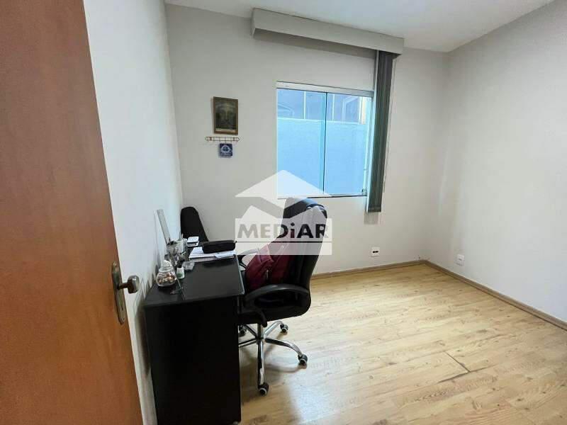 Casa Comercial, Dona Clara, 3 Quartos, 2 Vagas, 1 Suíte