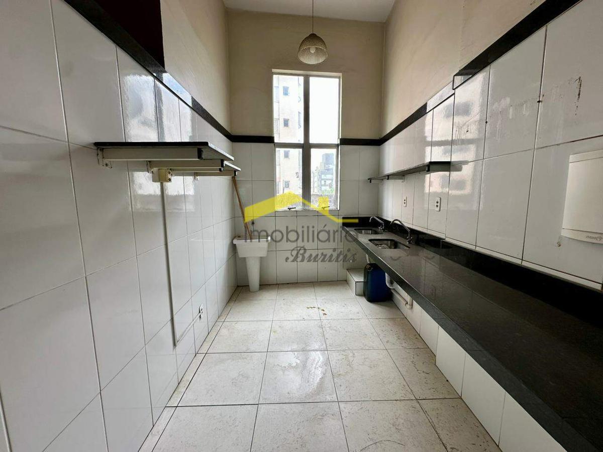 Loja, Estoril, 1 Vaga