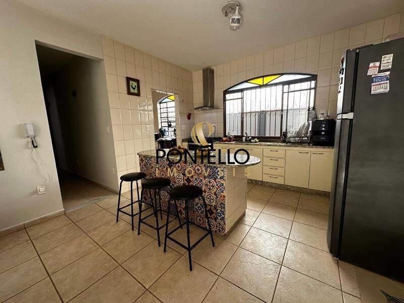 Casa, Nova Granada, 5 Quartos, 6 Vagas, 1 Suíte