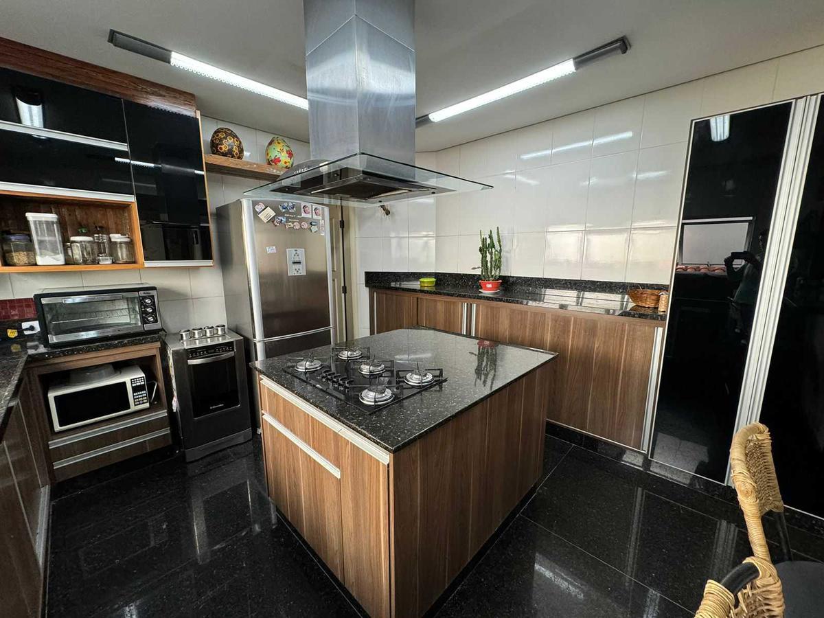 Casa, São José, 4 Quartos, 4 Vagas, 2 Suítes