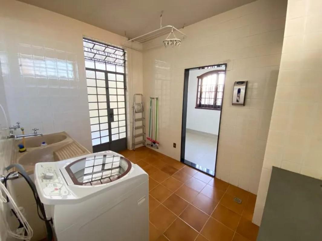 Casa, Barreiro, 3 Quartos, 5 Vagas, 2 Suítes