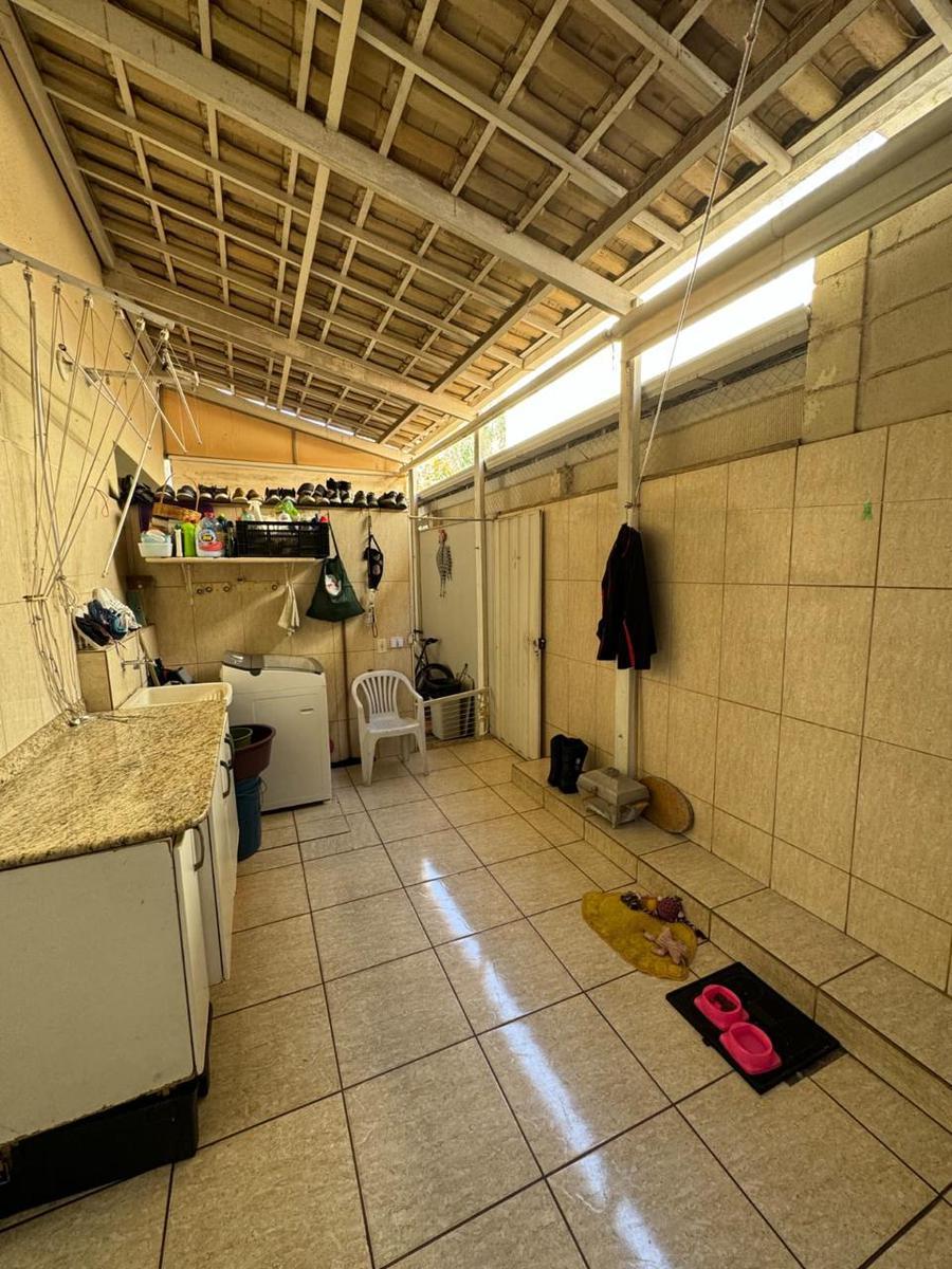 Casa, Castelo, 3 Quartos, 2 Vagas, 1 Suíte