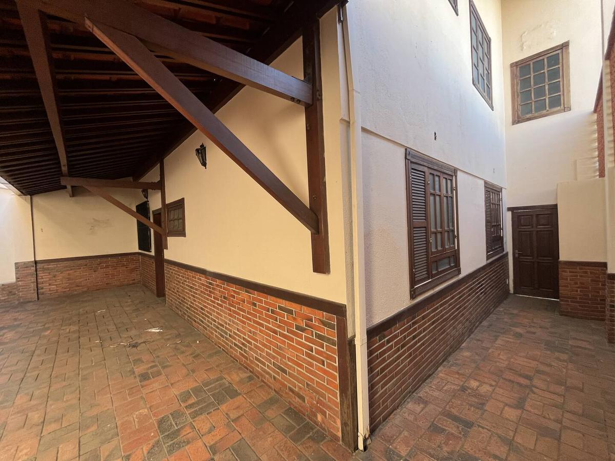 Casa, Professores, 5 Quartos, 2 Vagas, 2 Suítes