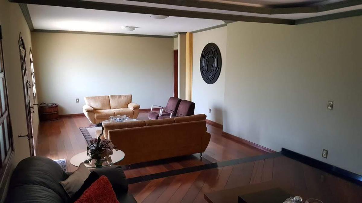 Casa, Castelo, 4 Quartos, 3 Vagas, 2 Suítes