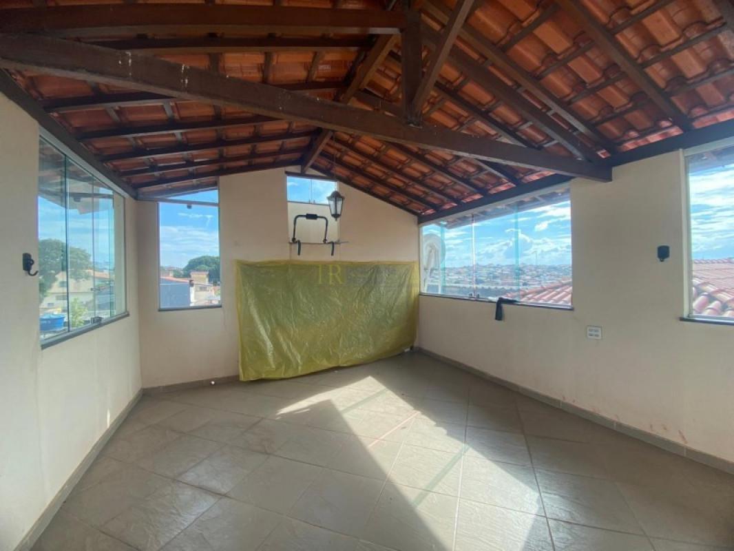 Casa, Coqueiros, 3 Quartos, 6 Vagas, 1 Suíte