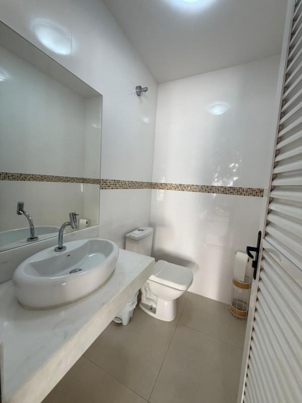 Casa, Castelo, 3 Quartos, 8 Vagas, 1 Suíte