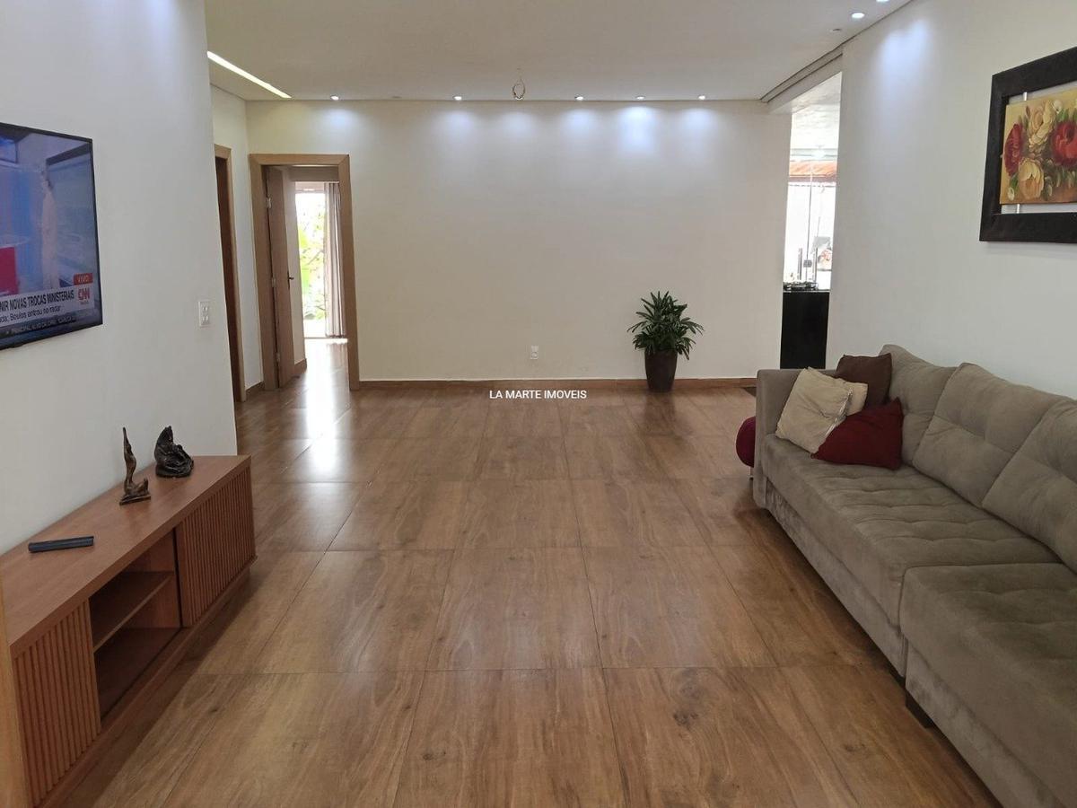 Casa, Santa Cruz Industrial, 4 Quartos, 3 Vagas, 1 Suíte