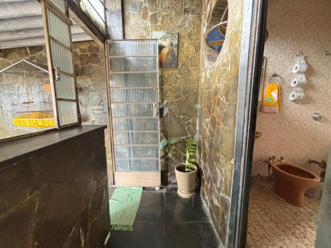 Casa, Sagrada Família, 2 Quartos, 8 Vagas