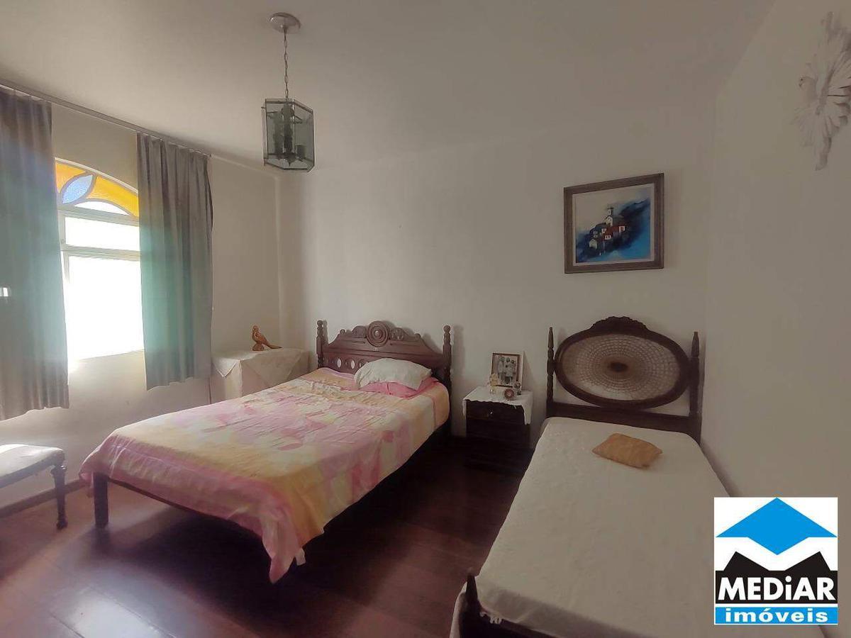 Casa, Colégio Batista, 6 Quartos, 4 Vagas, 1 Suíte