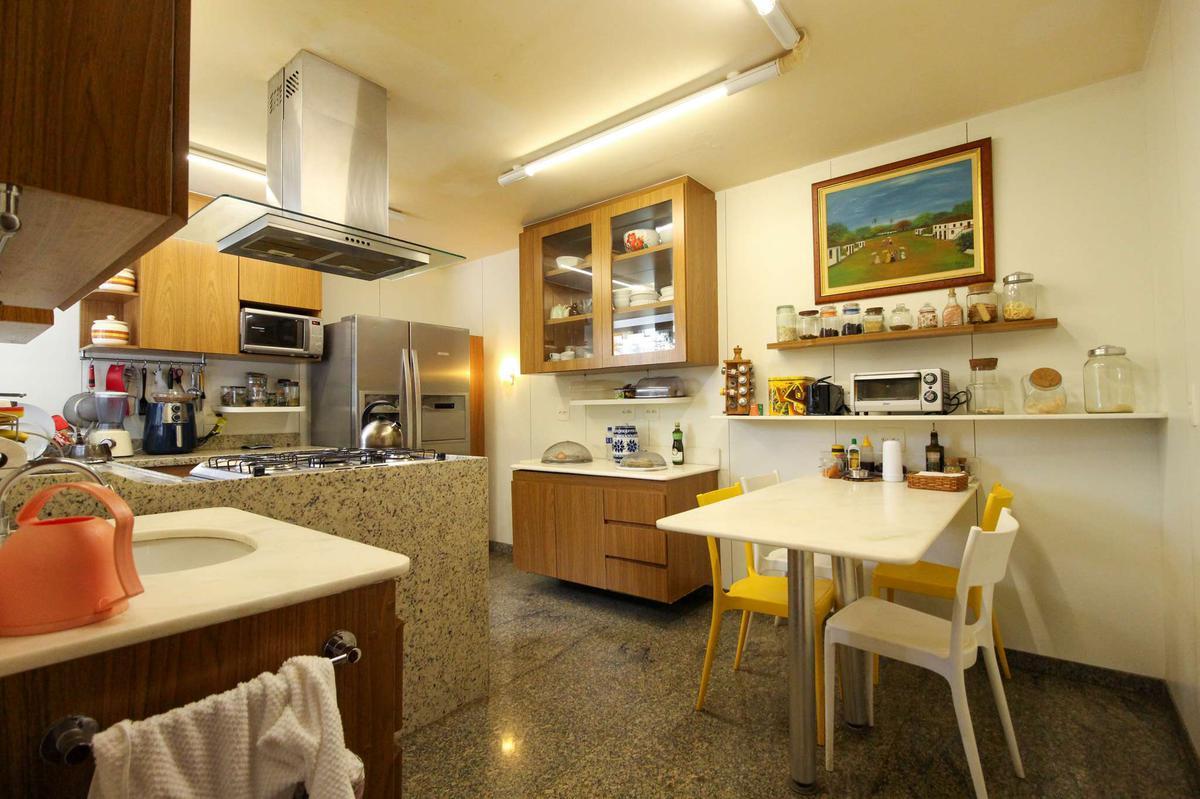 Casa, Serra, 4 Quartos, 5 Vagas, 1 Suíte