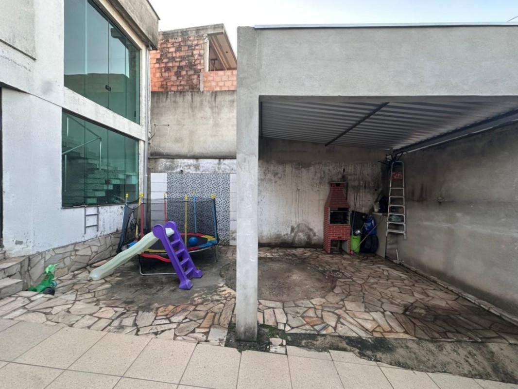 Casa, Estancias Imperiais, 3 Quartos, 5 Vagas, 1 Suíte