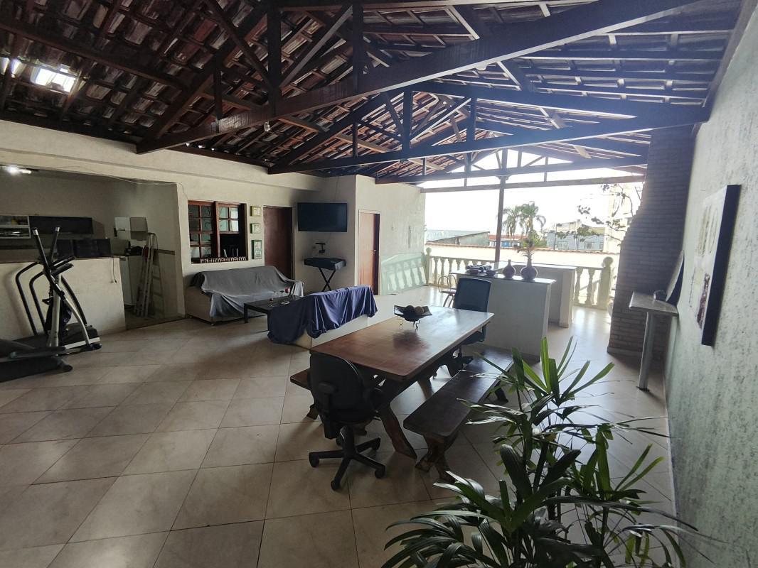 Casa, Concórdia, 5 Quartos, 4 Vagas, 2 Suítes