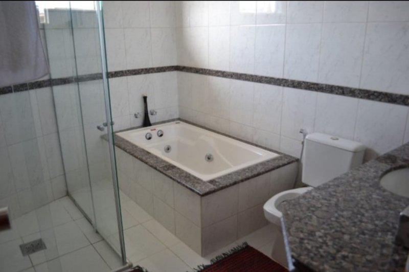 Casa, Santa Maria, 2 Quartos, 3 Vagas, 1 Suíte