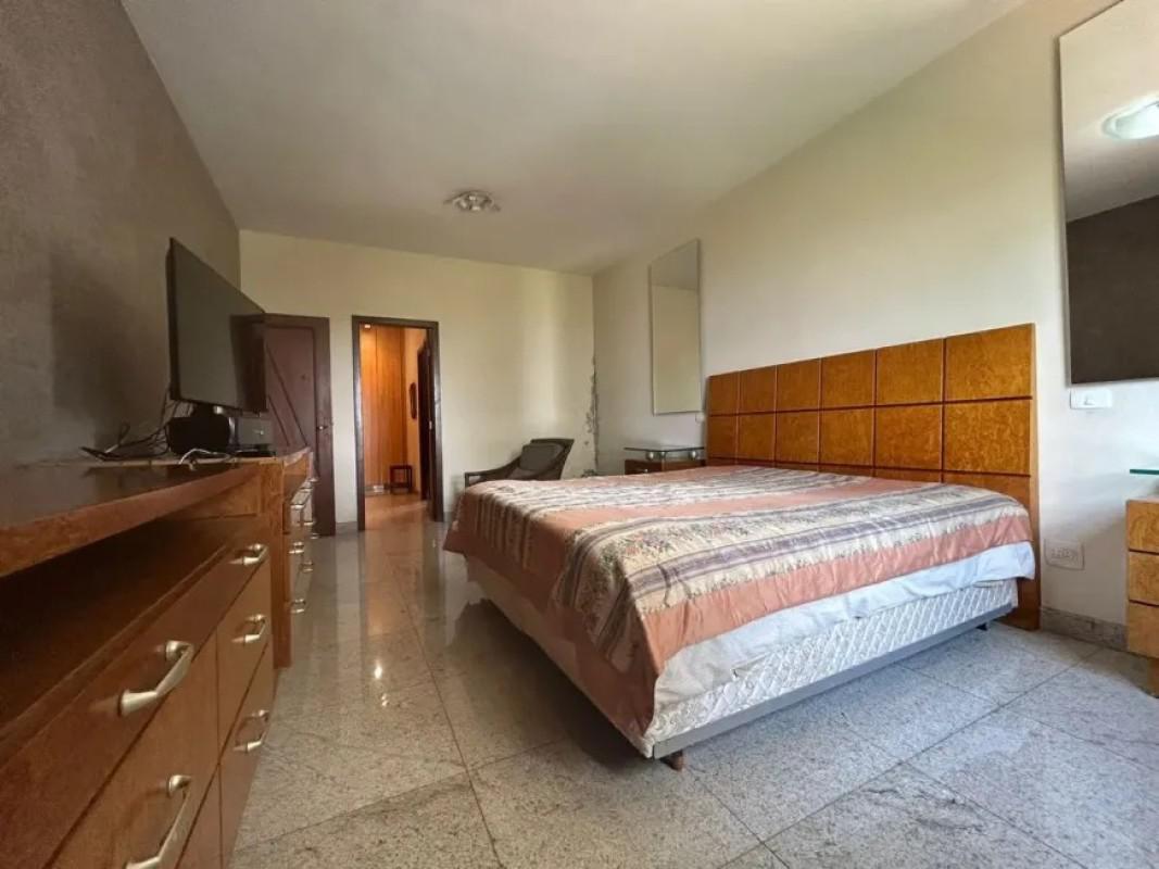 Casa, Centro, 4 Quartos, 5 Vagas, 1 Suíte