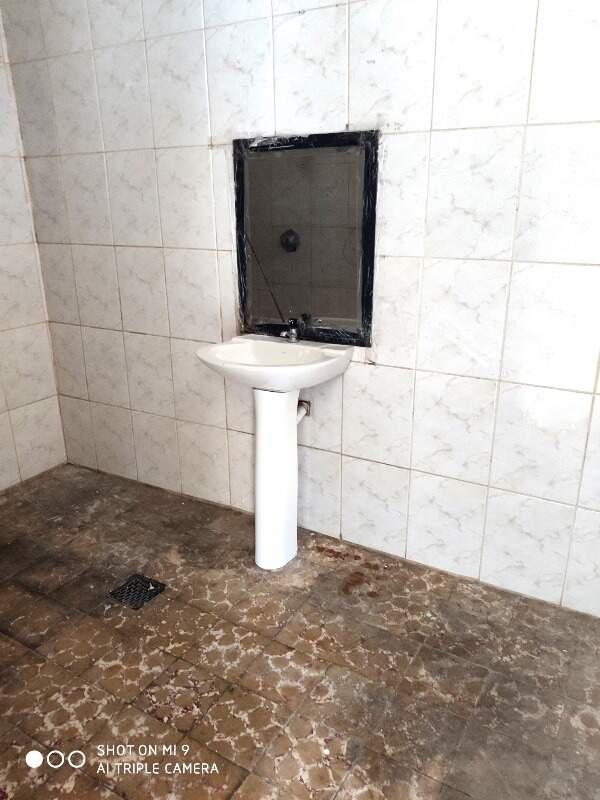 Casa Comercial, Funcionários, 0 Quarto, 0 Vaga