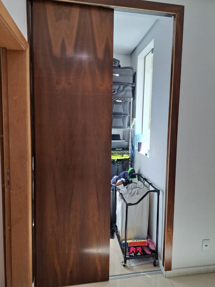 Casa, Europa, 3 Quartos, 2 Vagas, 1 Suíte