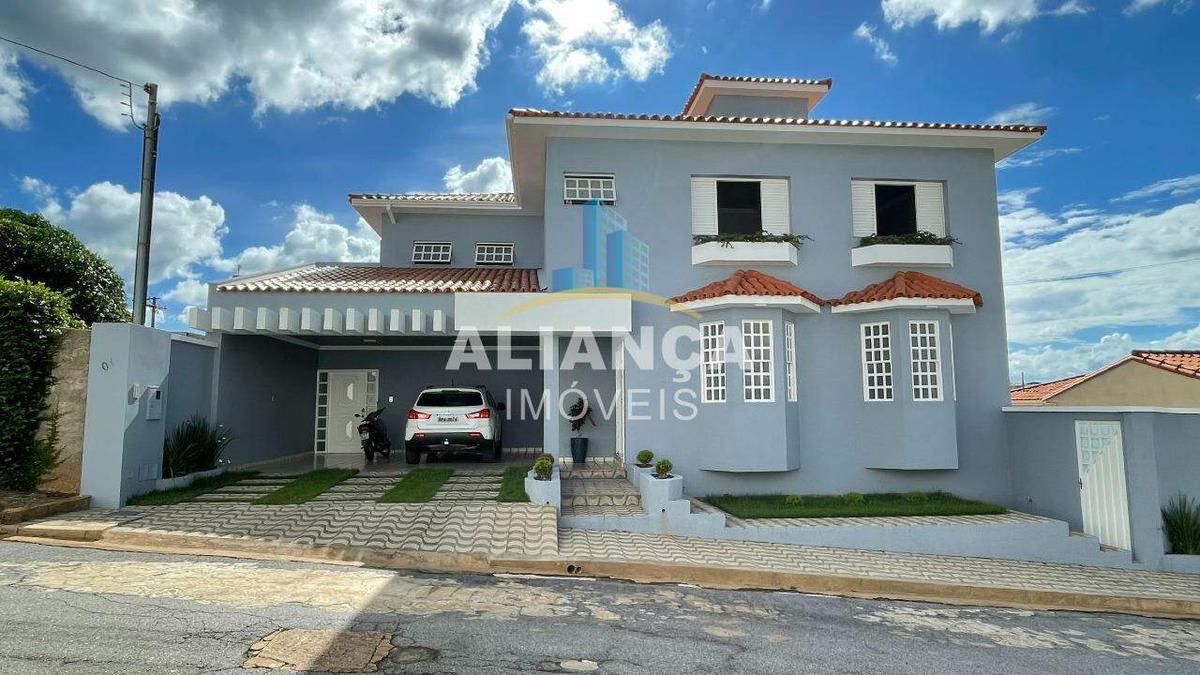 Casa, Centro, 4 Quartos, 2 Vagas, 3 Suítes