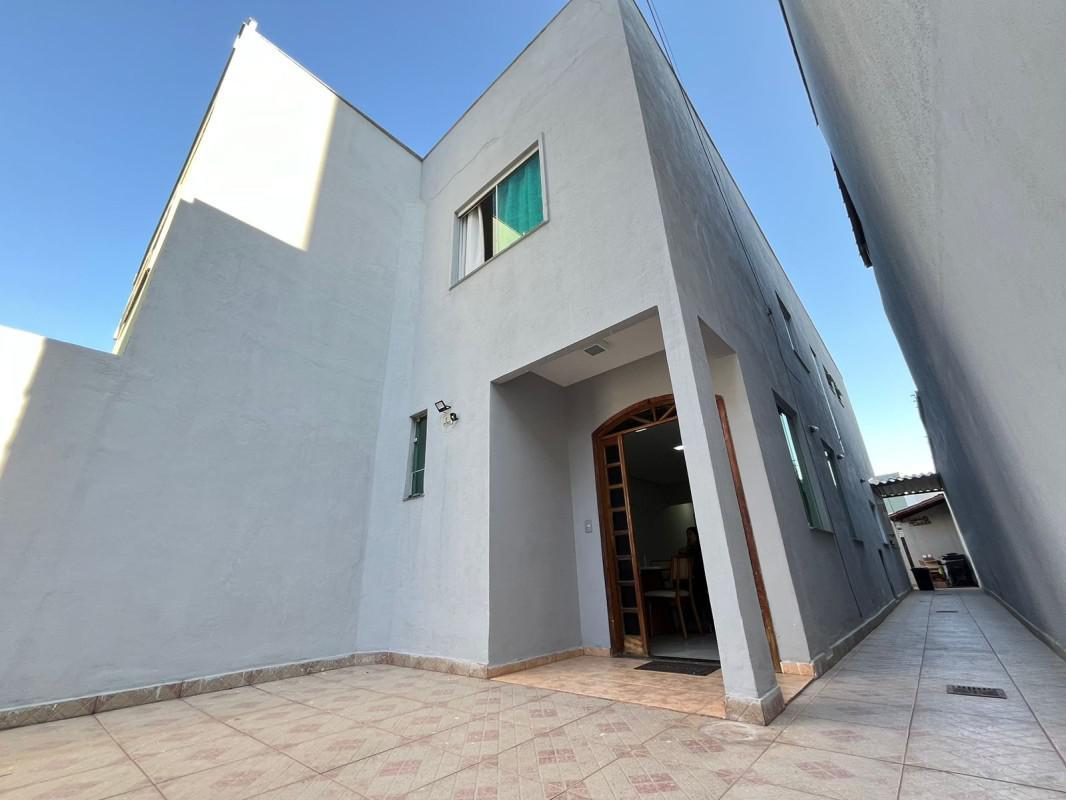 Casa, Dona Clara, 3 Quartos, 2 Vagas, 1 Suíte