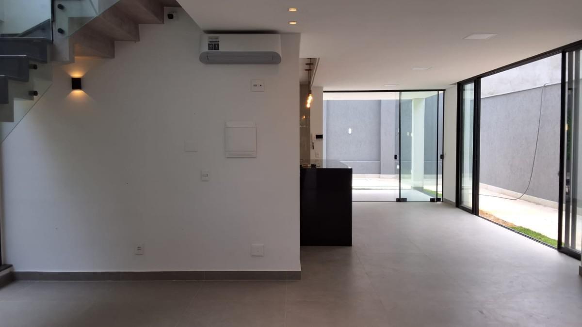 Casa, Trevo, 4 Quartos, 2 Vagas, 2 Suítes