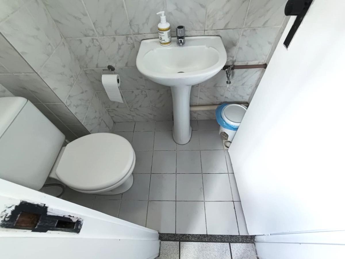 Sala, Barro Preto, 0 Quarto, 2 Vagas