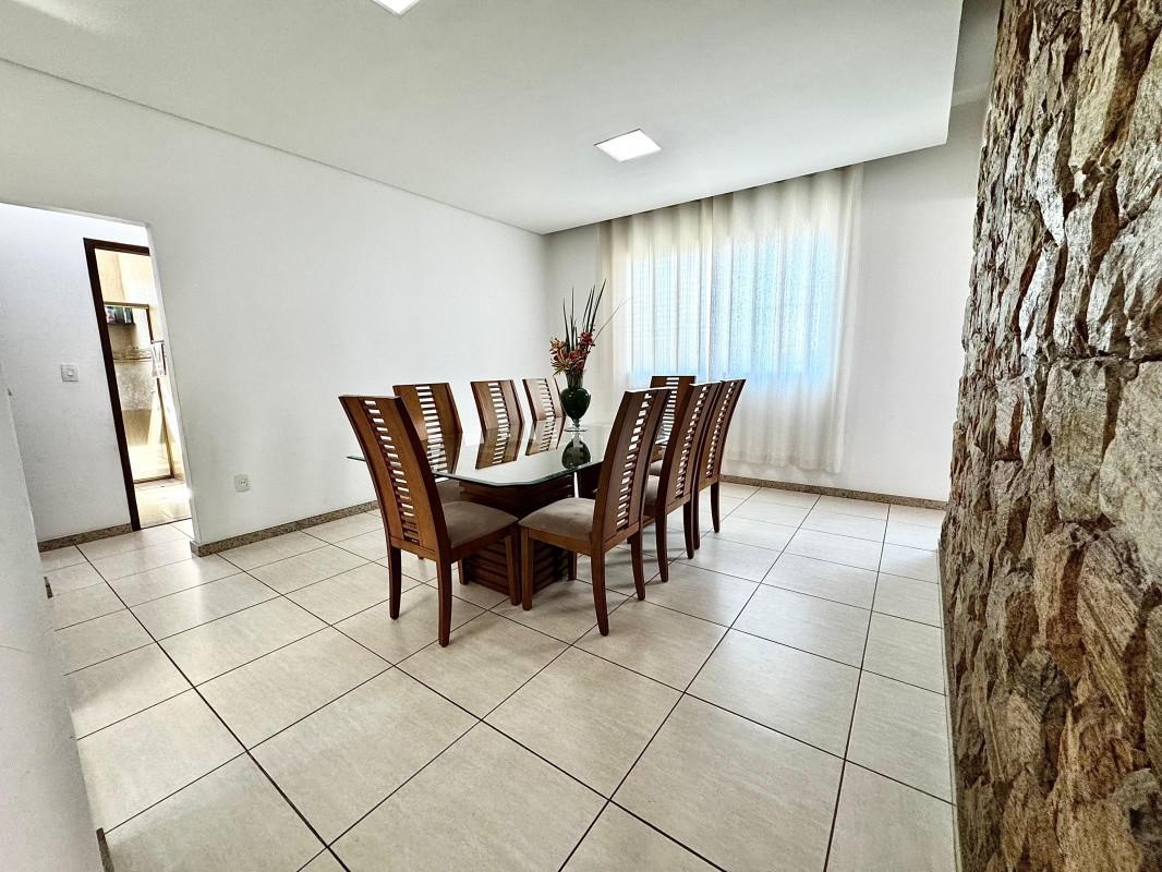 Casa, Parque Xangri-lá, 4 Quartos, 8 Vagas, 2 Suítes