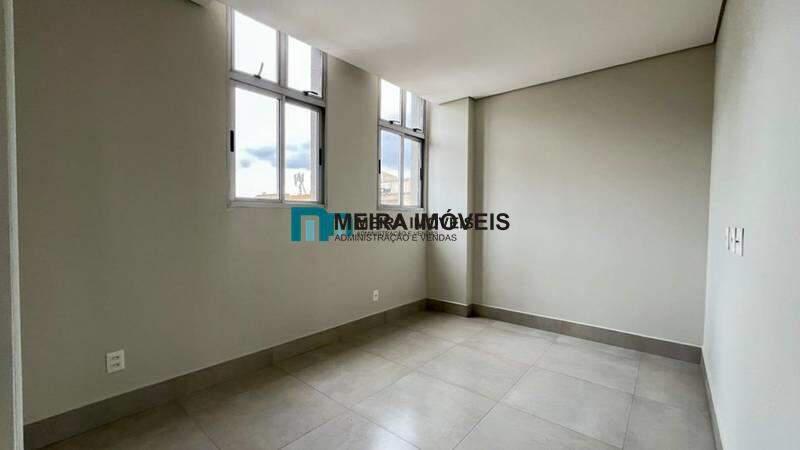 Cobertura, Centro, 2 Quartos, 0 Vaga, 4 Suítes