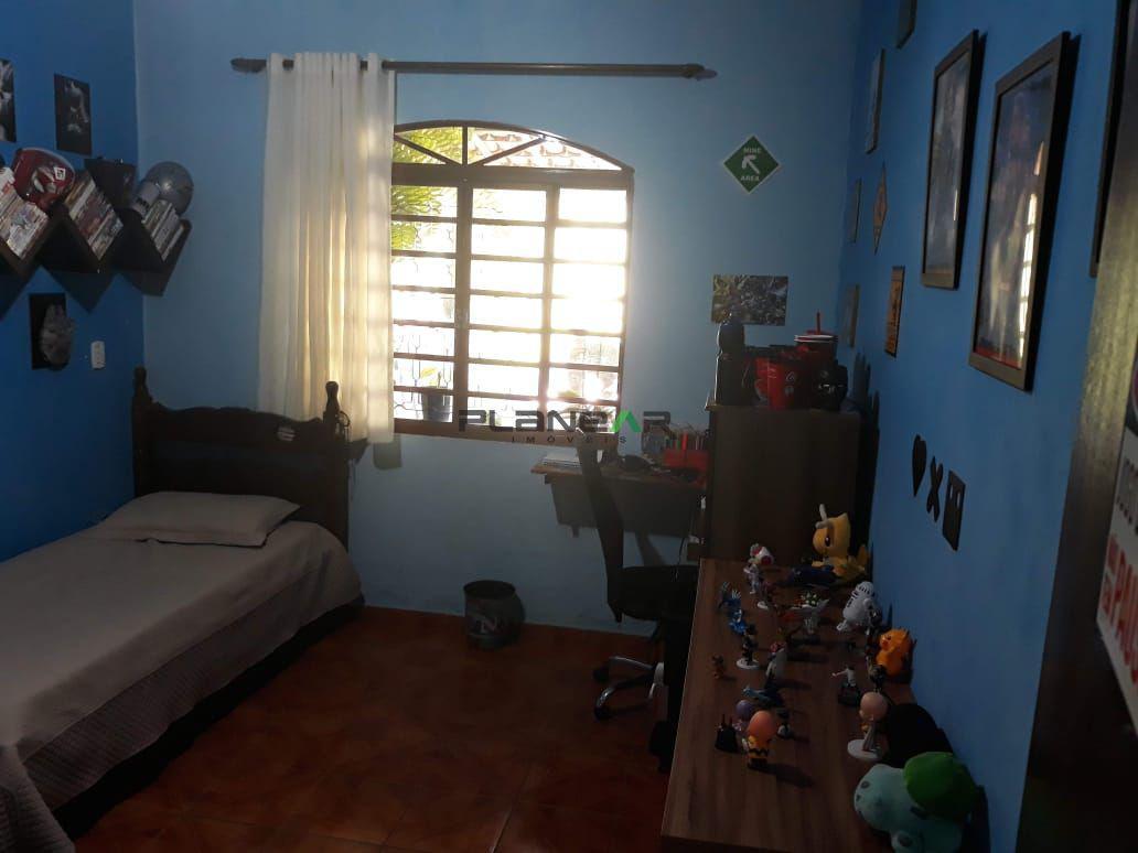 Casa, Industrial São Luiz, 4 Quartos, 4 Vagas, 2 Suítes