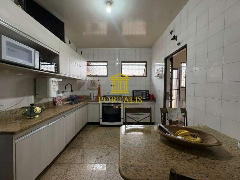 Casa, Dona Clara, 3 Quartos, 4 Vagas, 1 Suíte