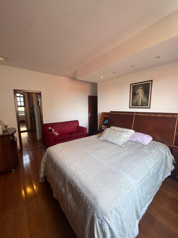 Casa, Trevo, 4 Quartos, 10 Vagas, 1 Suíte