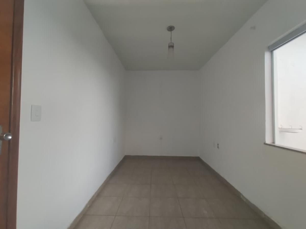 Casa, Centro, 4 Quartos, 0 Vaga