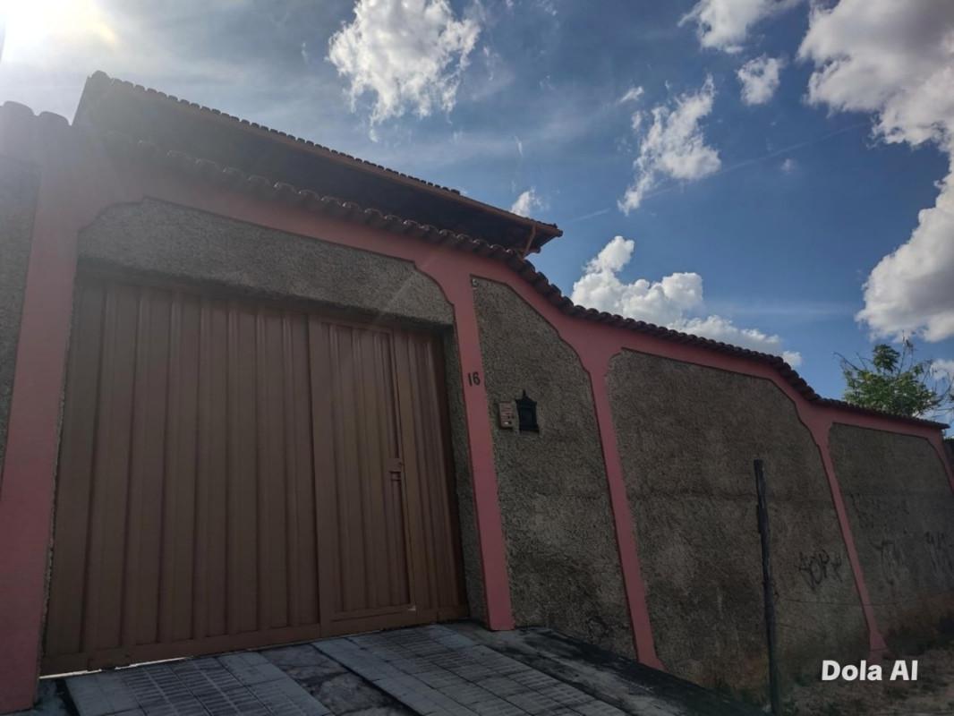 Casa, Barreiro, 4 Quartos, 8 Vagas, 1 Suíte