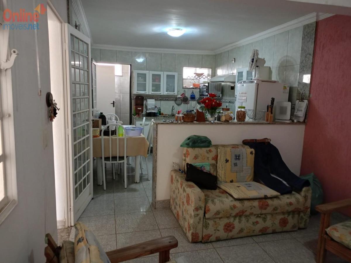 Casa, Dom Pedro I, 1 Quarto, 0 Vaga, 0 Suíte